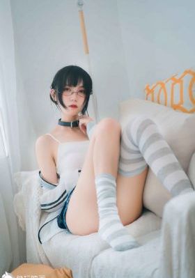小东西我们两个c你公交车视频_超清完整版观看